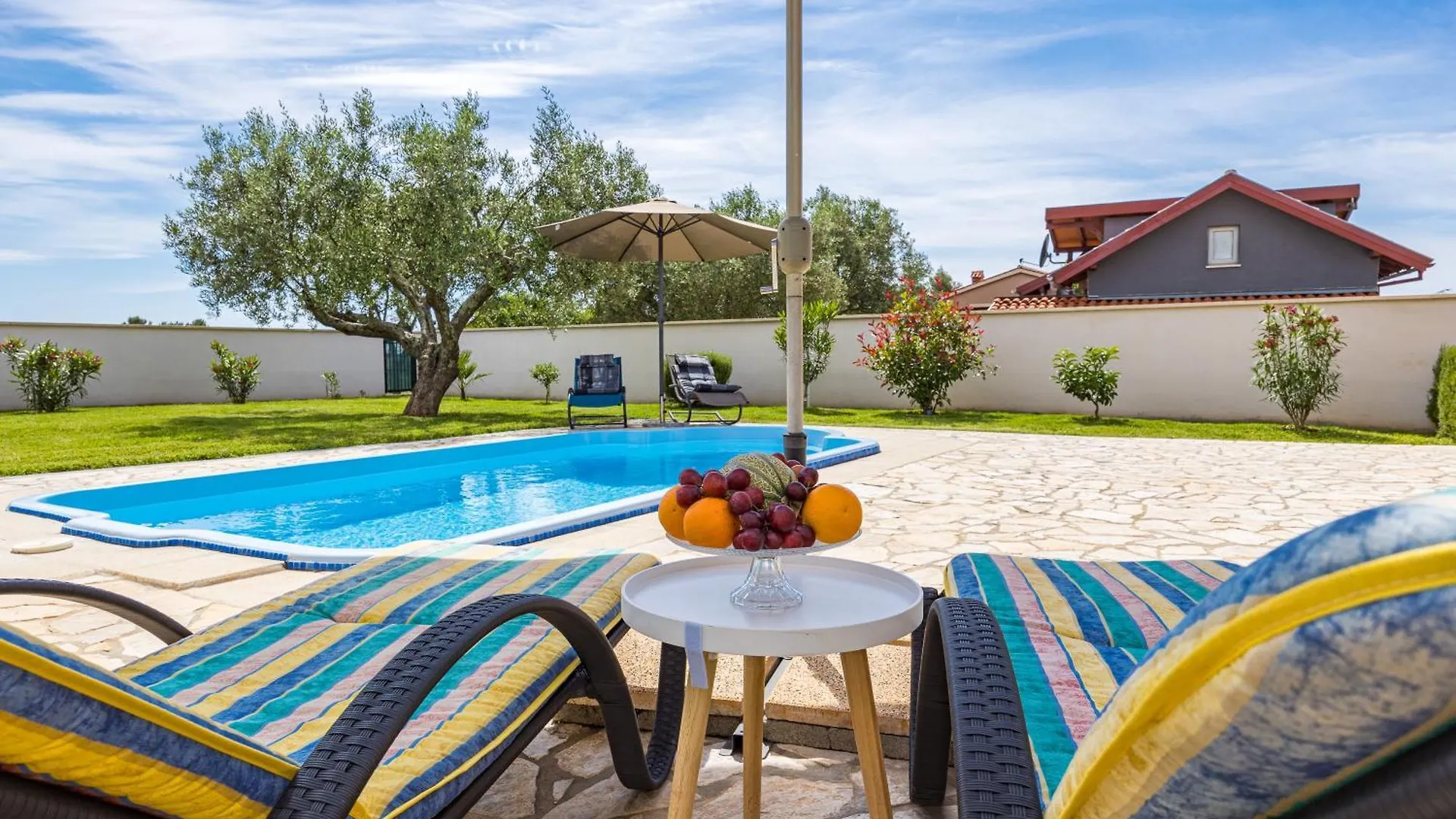 Villa Sunny Olive Peroj